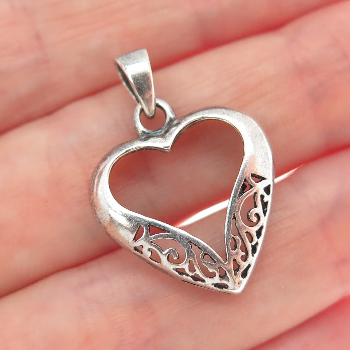 925 Sterling Silver Vintage Ornate Heart Oxidized Charm Pendant