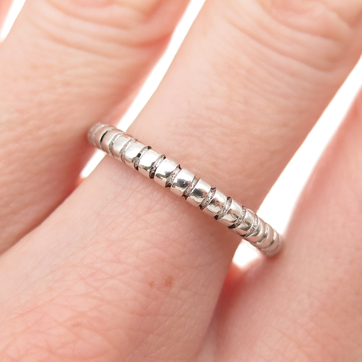925 Sterling Silver Vintage Stackable Ribbed Band Ring Size 8
