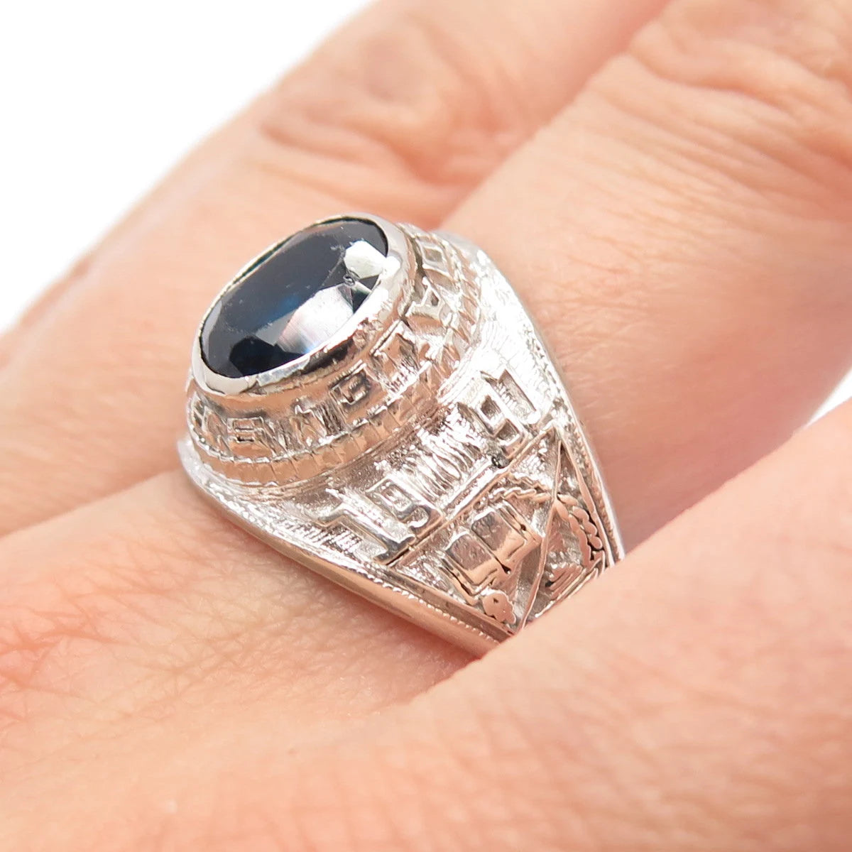 925 Sterling Silver Vintage Reed & Co Blue Glass School Ring Size 8.5