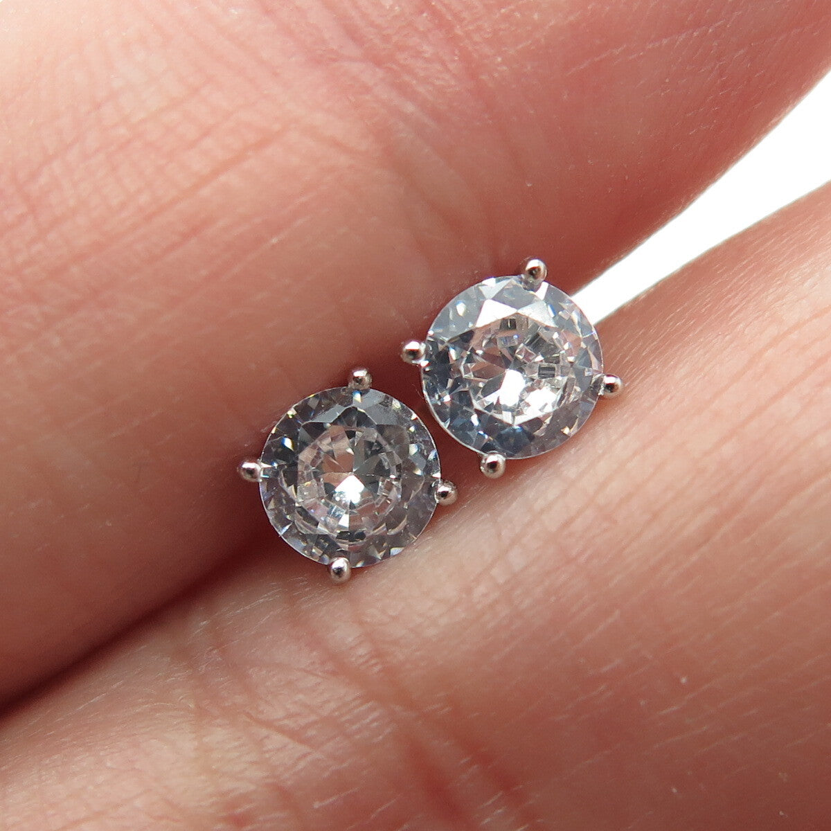 925 Sterling Silver Round-Cut Shaped White C Z Stud Earrings