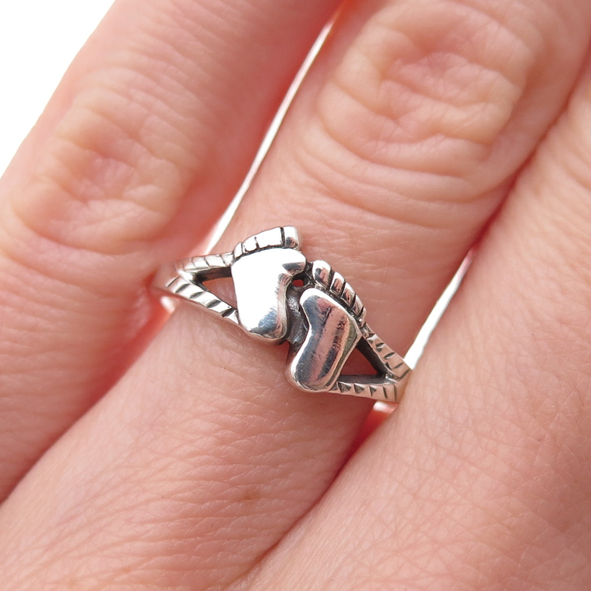 925 Sterling Silver Vintage Baby Footprints Oxidized Ring Size 6