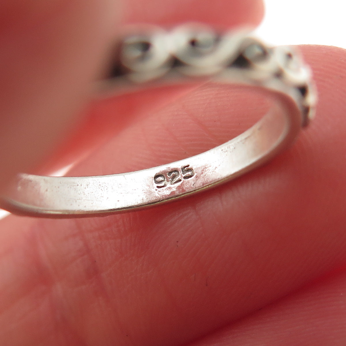 925 Sterling Silver Vintage Swirl Oxidized Stackable Band Ring Size 5