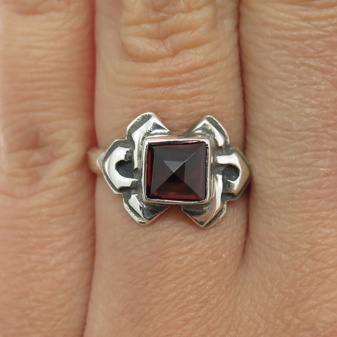 925 Sterling Silver Vintage Real Pyramid-Cut Red Garnet Modernist Ring Size 6.75