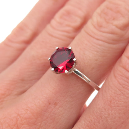 Dazzlers 925 Sterling Silver Vintage Real Round-Cut Red Garnet Ring Size 6