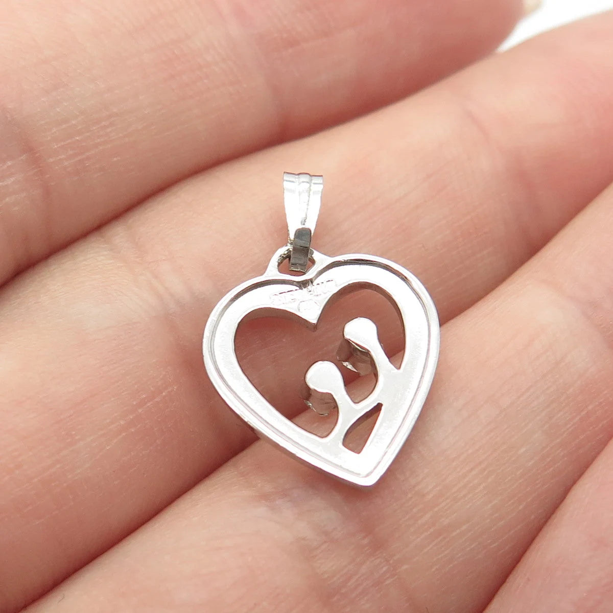 925 Sterling Silver Vintage C Z Heart Pendant