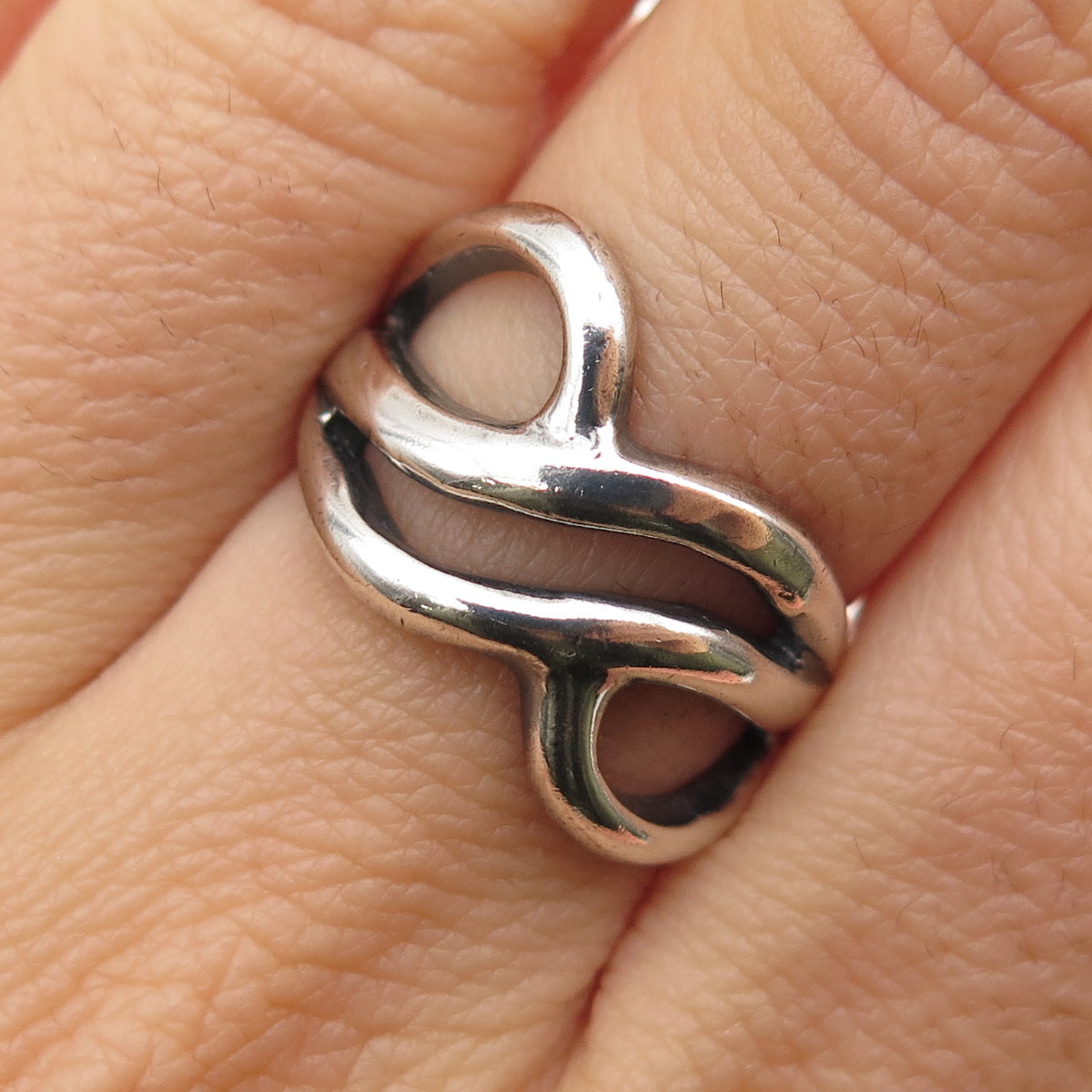 925 Sterling Silver Vintage Modernist Wavy Oxidized Ring Size 6.75