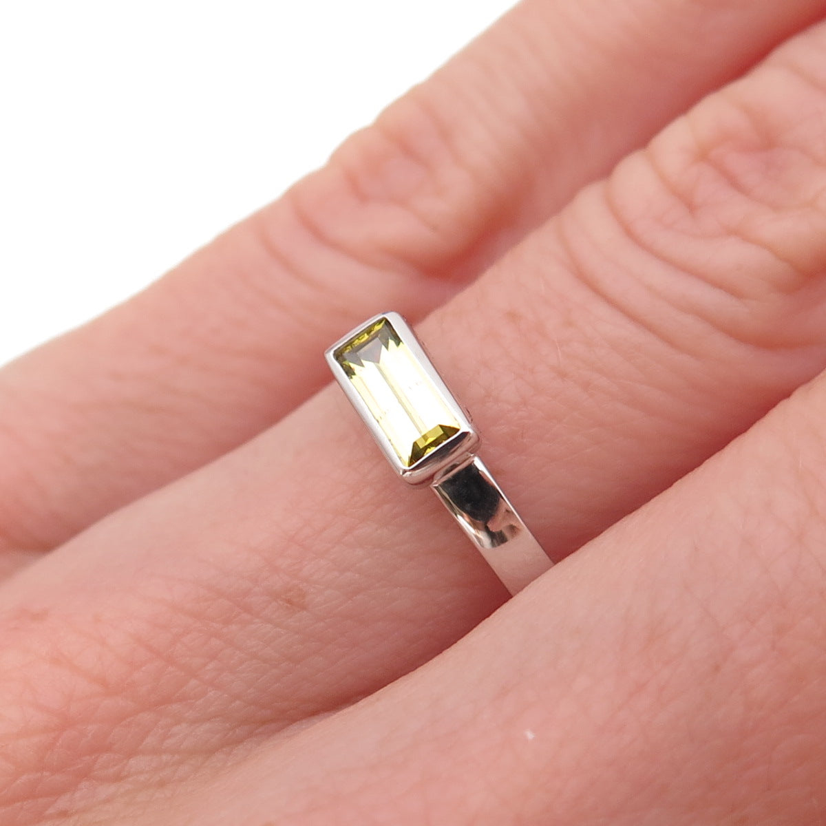 925 Sterling Silver Vintage Baguette-Cut Green C Z Ring Size 5.75