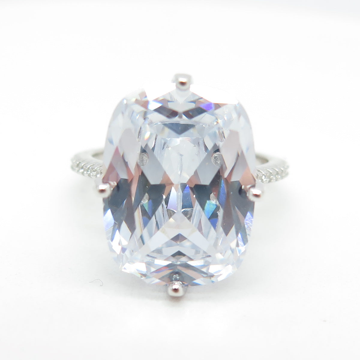 925 Sterling Silver Oval-Cut Shaped C Z Ring Size 6