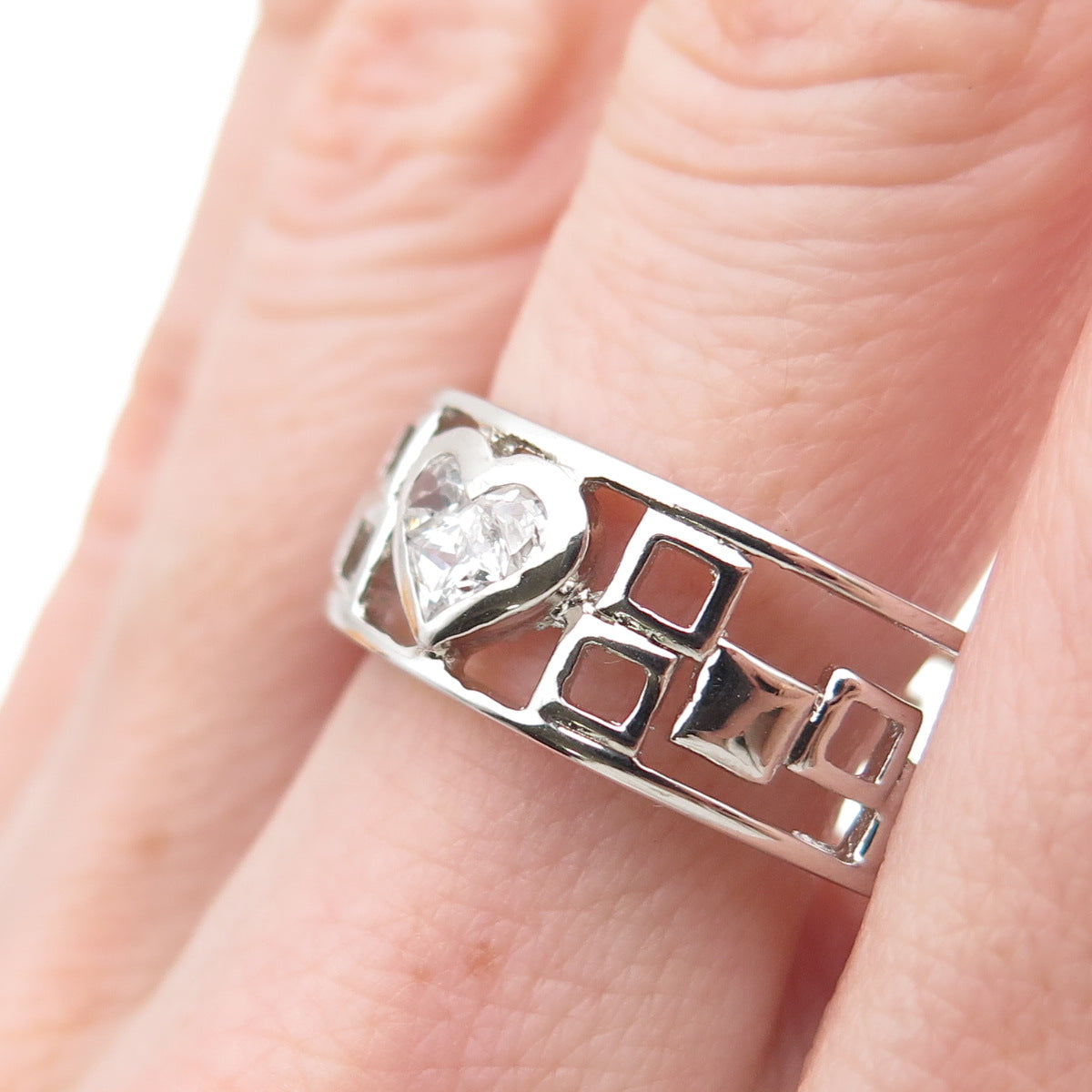 925 Sterling Silver Heart-Cut C Z Check Band Ring Size 9.25