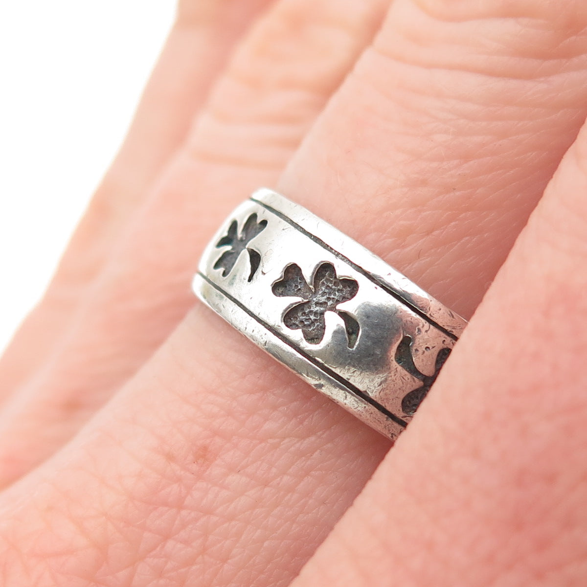 PETER STONE 925 Sterling Silver Vintage Lucky Clover Oxidized Band Ring Size 8