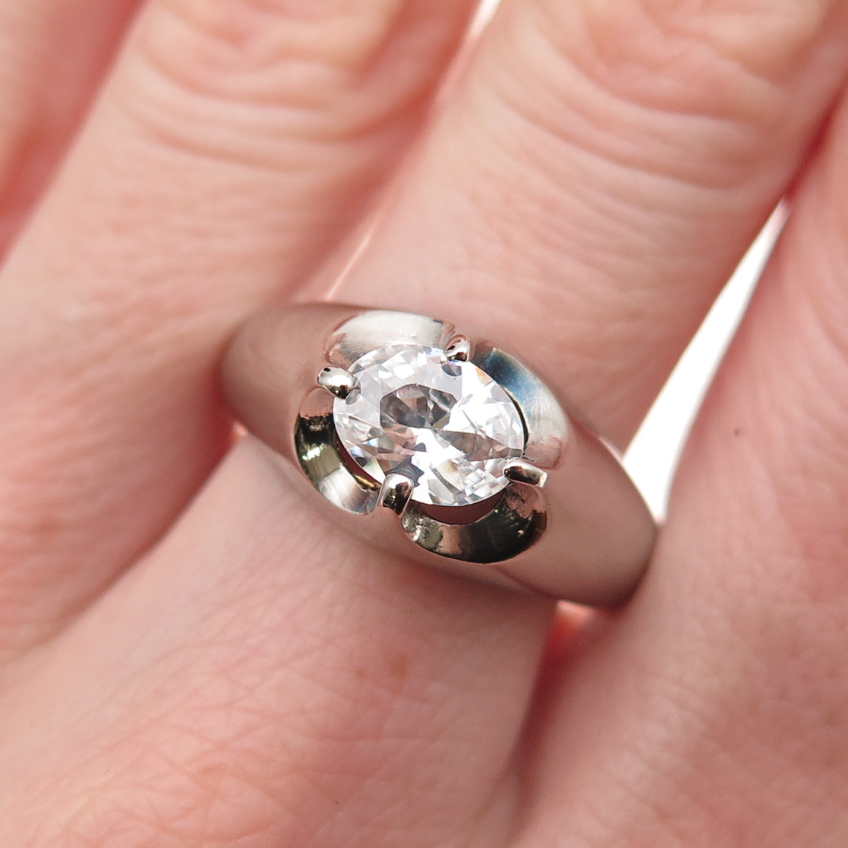 925 Sterling Silver Vintage Oval-Cut C Z Modernist Ring Size 9