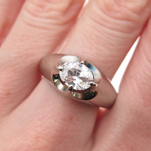 925 Sterling Silver Vintage Oval-Cut C Z Modernist Ring Size 9