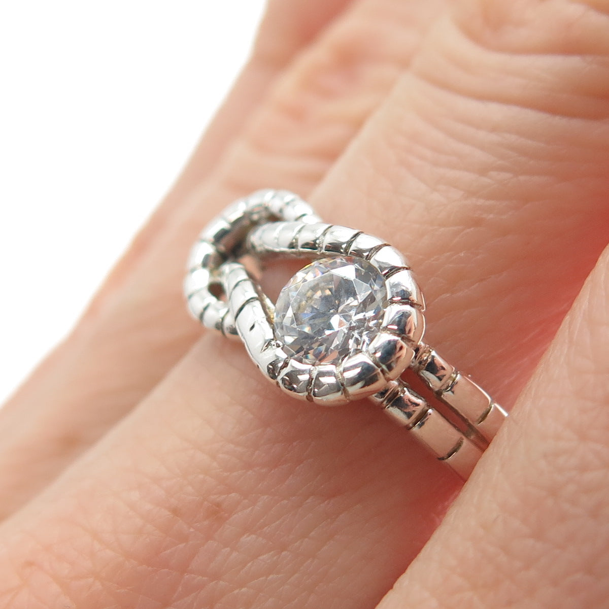 925 Sterling Silver Vintage CII Round-Cut C Z Love Knot Modernist Ring Size 6.25