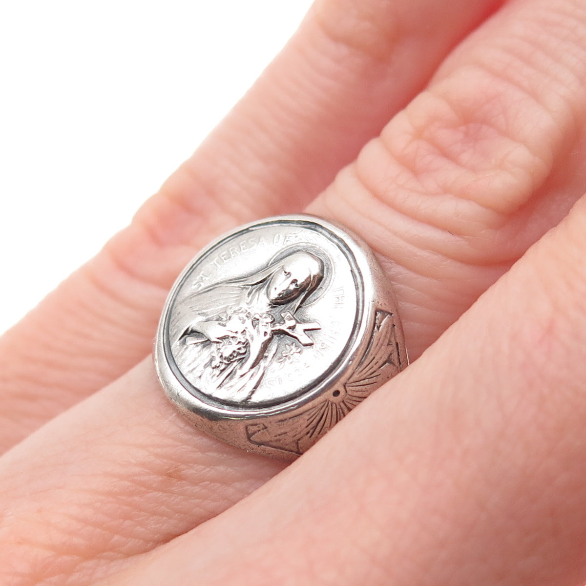 925 Sterling Silver Antique Art Deco St. Teresa Signet Ring Size 5.5 (cut shank)