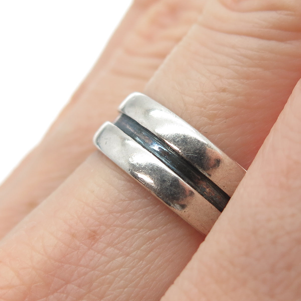 THE SILVERSMITH Sterling Silver Vintage Modernist Oxidized Band Ring Size 7.25