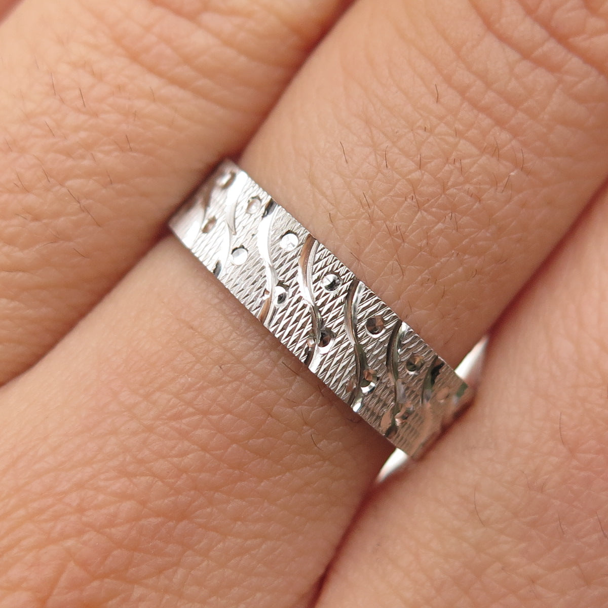 AMRY 925 Sterling Silver Engraved Band Ring Size 8.25