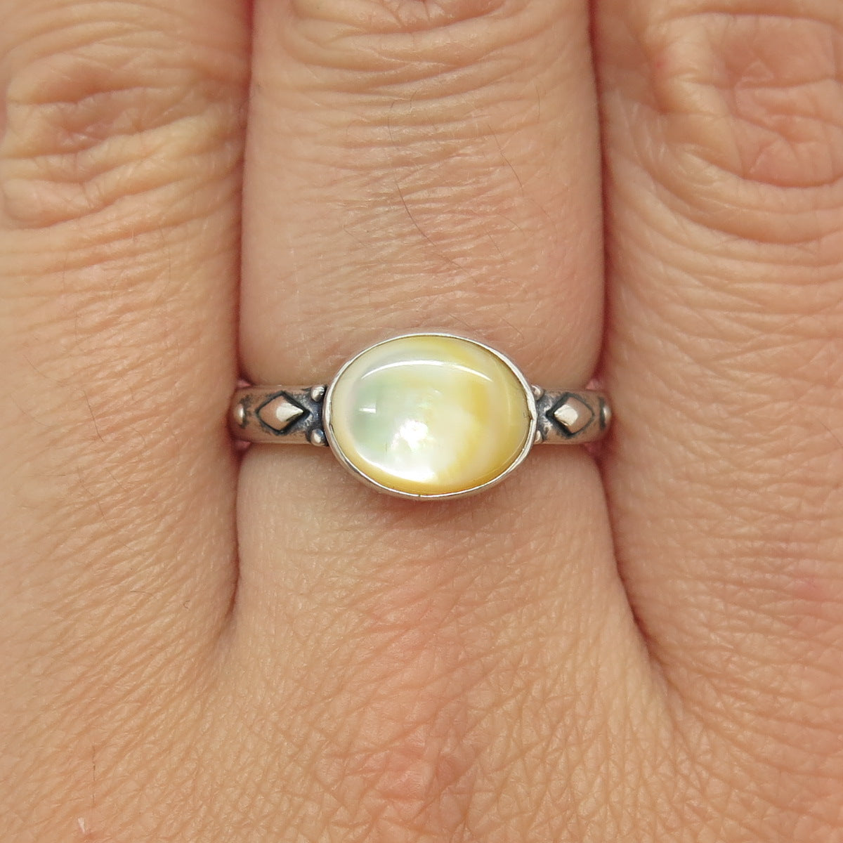 CAROLYN POLLACK 925 Sterling Silver Vintage Real Mother-of-Pearl Ring Size 7.25