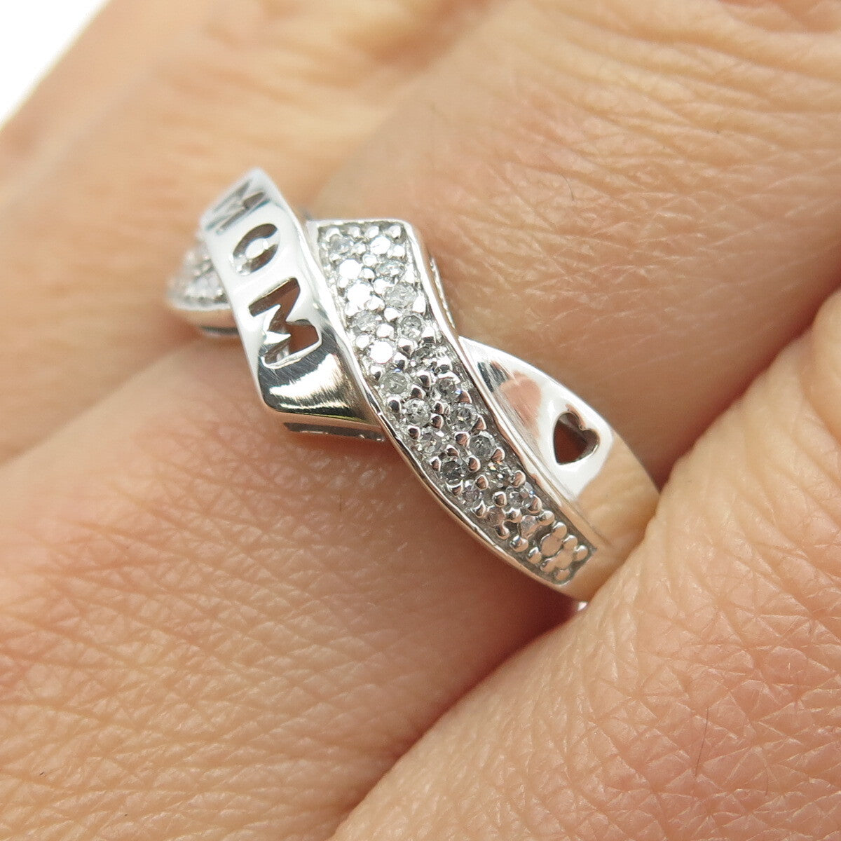 HN HENG NGAI 925 Sterling Silver Real Round-Cut Diamond "MOM" Ring Size 7