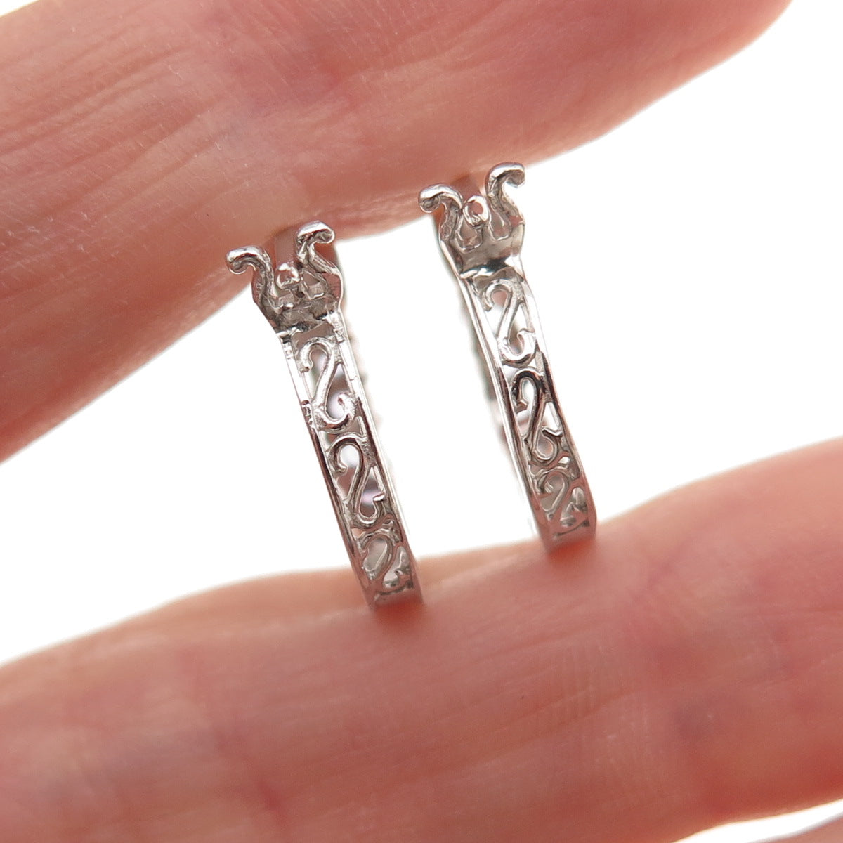 Chuck Clemency 925 Sterling Silver Real Round-Cut Tanzanite Hoop Earrings
