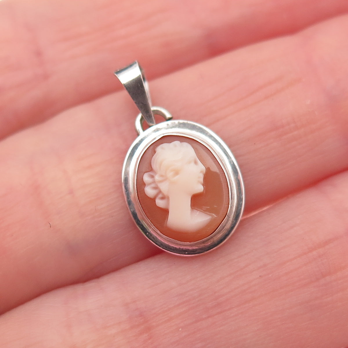 925 Sterling Silver Vintage Real MOP Carved Lady Cameo Oxidized Charm Pendant