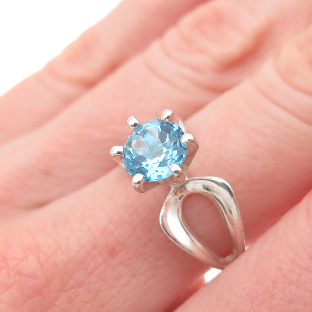 925 Sterling Silver Vintage Real Round-Cut Blue Topaz Modernist Ring Size 6.25