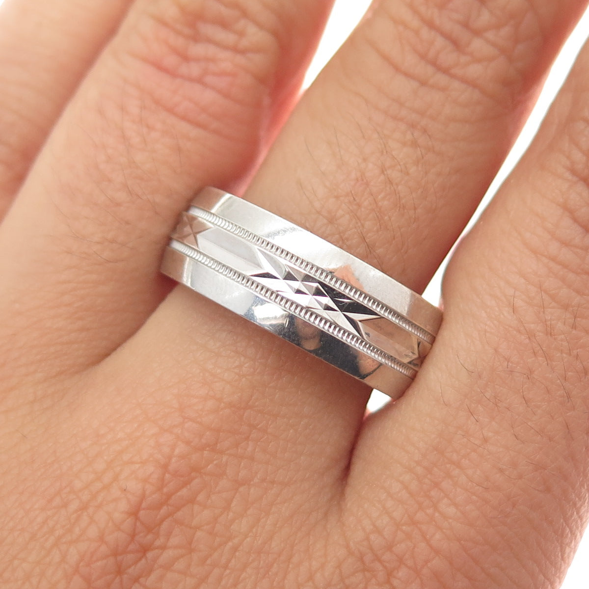 925 Sterling Silver Vintage Diamond-Cut Band Ring Size 10.25