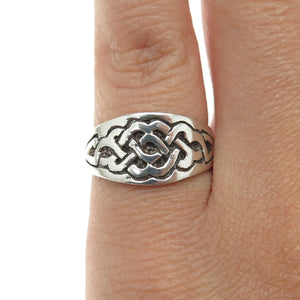 925 Sterling Silver Vintage Celtic Knot Oxidized Ring Size 6