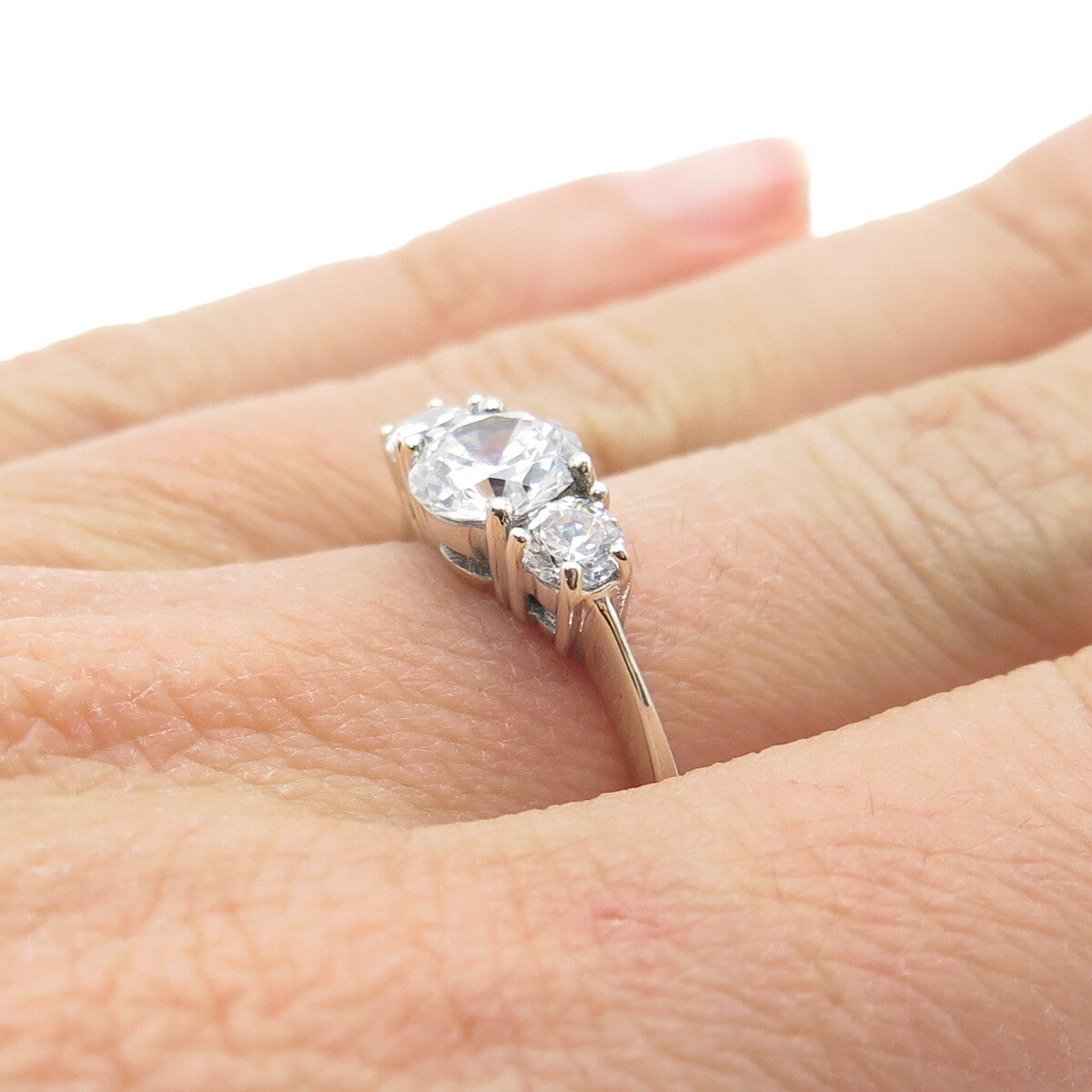 925 Sterling Silver Round-Cut Shaped C Z 3-Stone Ring Size 7