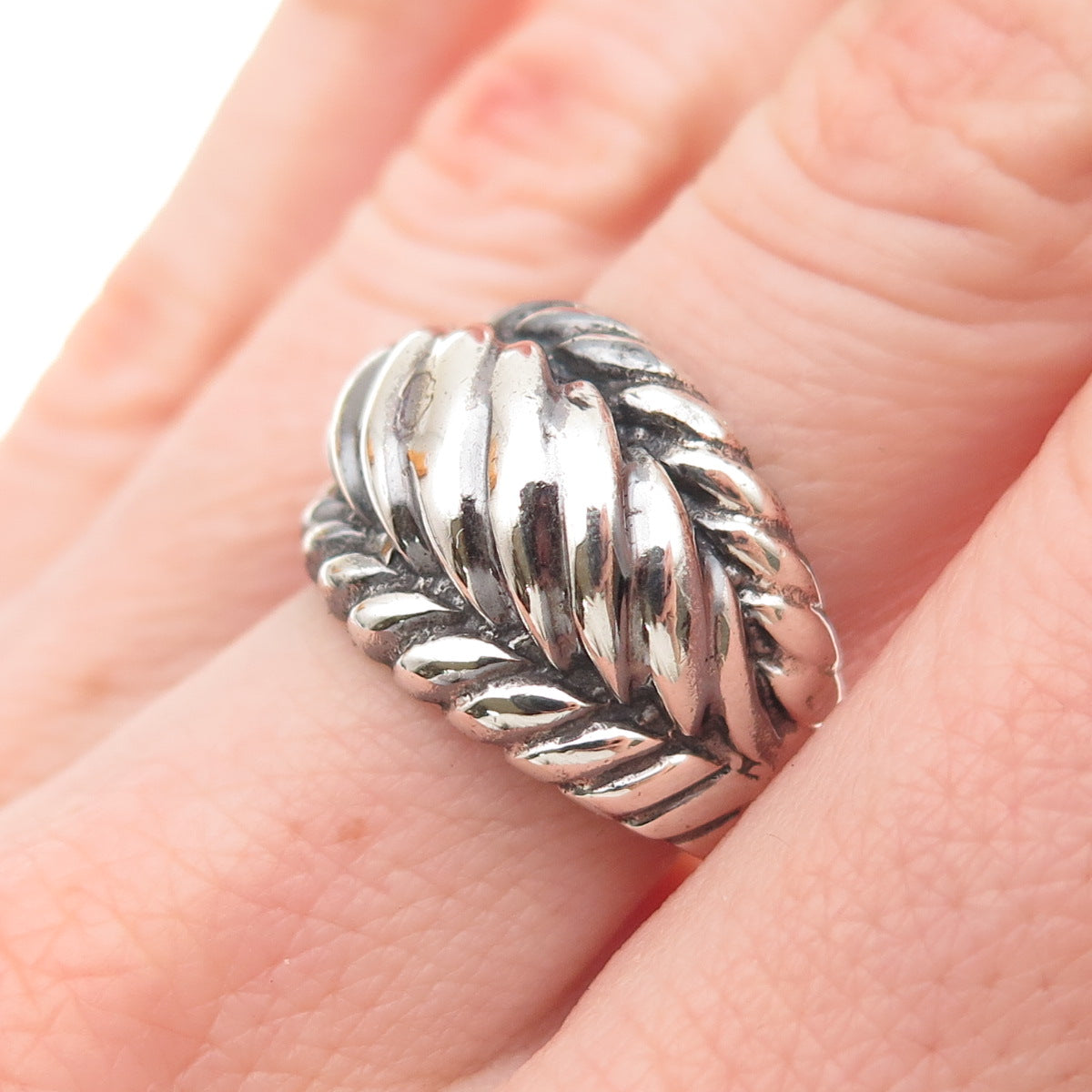 925 Sterling Silver Vintage Modernist Ribbed Oxidized Ring Size 7.25