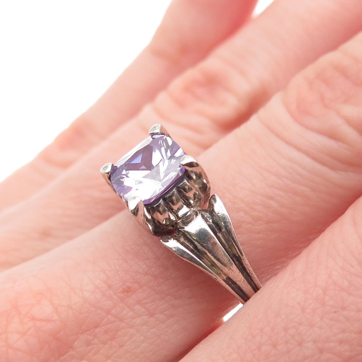925 Sterling Silver Vintage Cushion-Cut Lavender C Z Ring Size 8.25