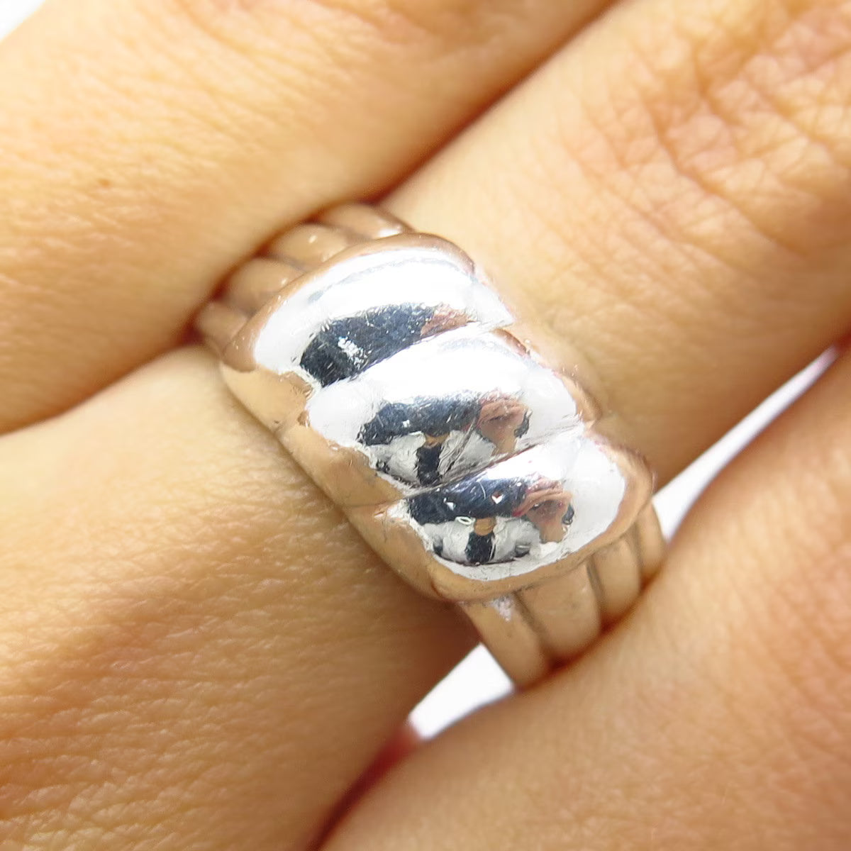 925 Sterling Silver Vintage Ribbed Ring Size 7.75
