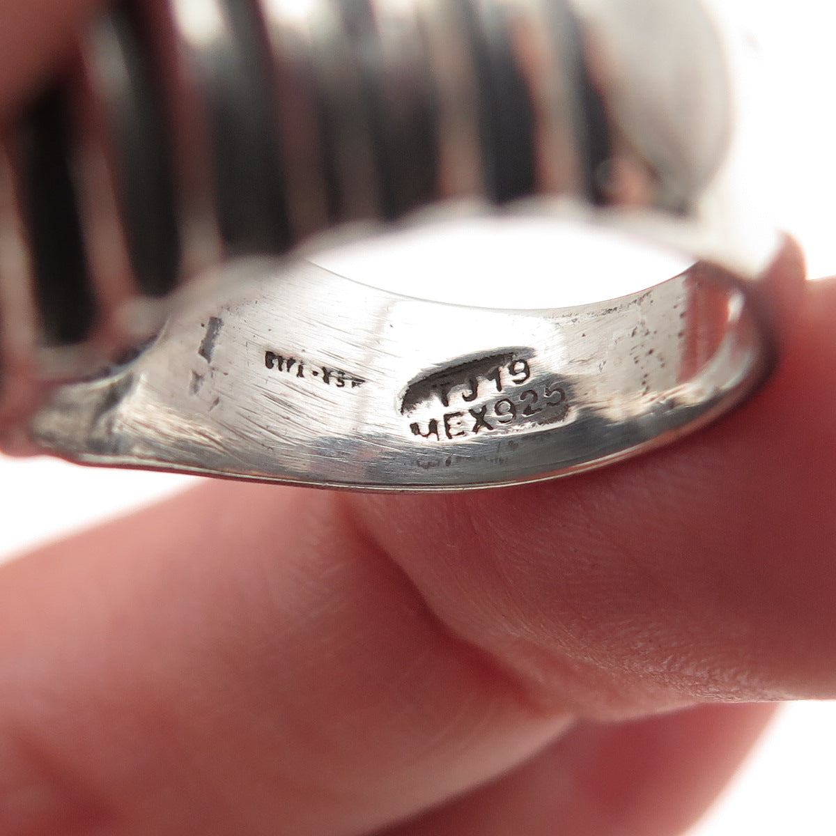 925 Sterling Silver Vintage Modernist Ribbed Oxidized Ring Size 7.5