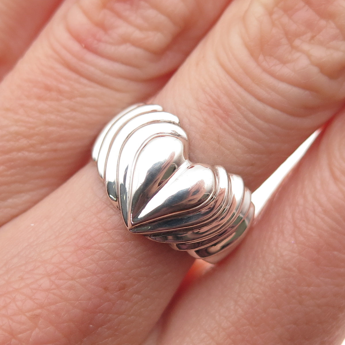 925 Sterling Silver Vintage Modernist Heart Oxidized Ring Size 7.25