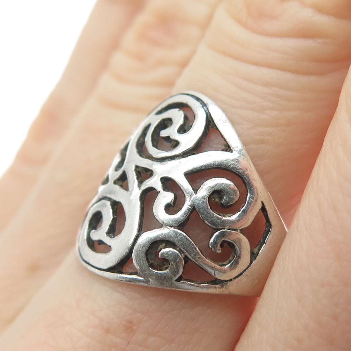 925 Sterling Silver Vintage Swirl Oxidized Ring Size 7