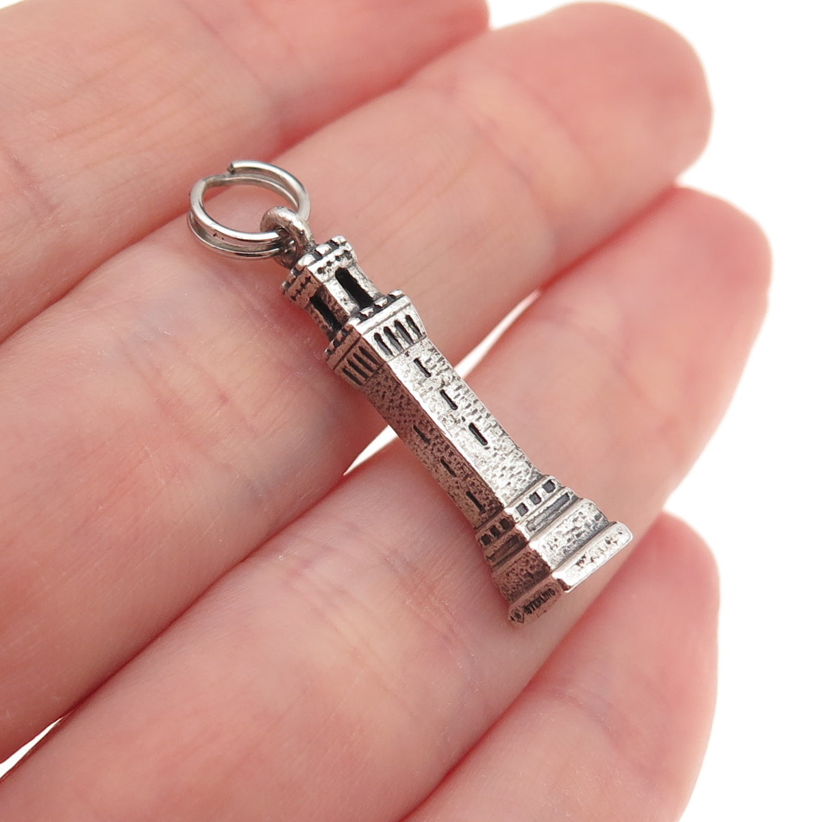 Bates & Klinke 925 Sterling Silver Vintage Pilgrim Monument 3D Charm Pendant