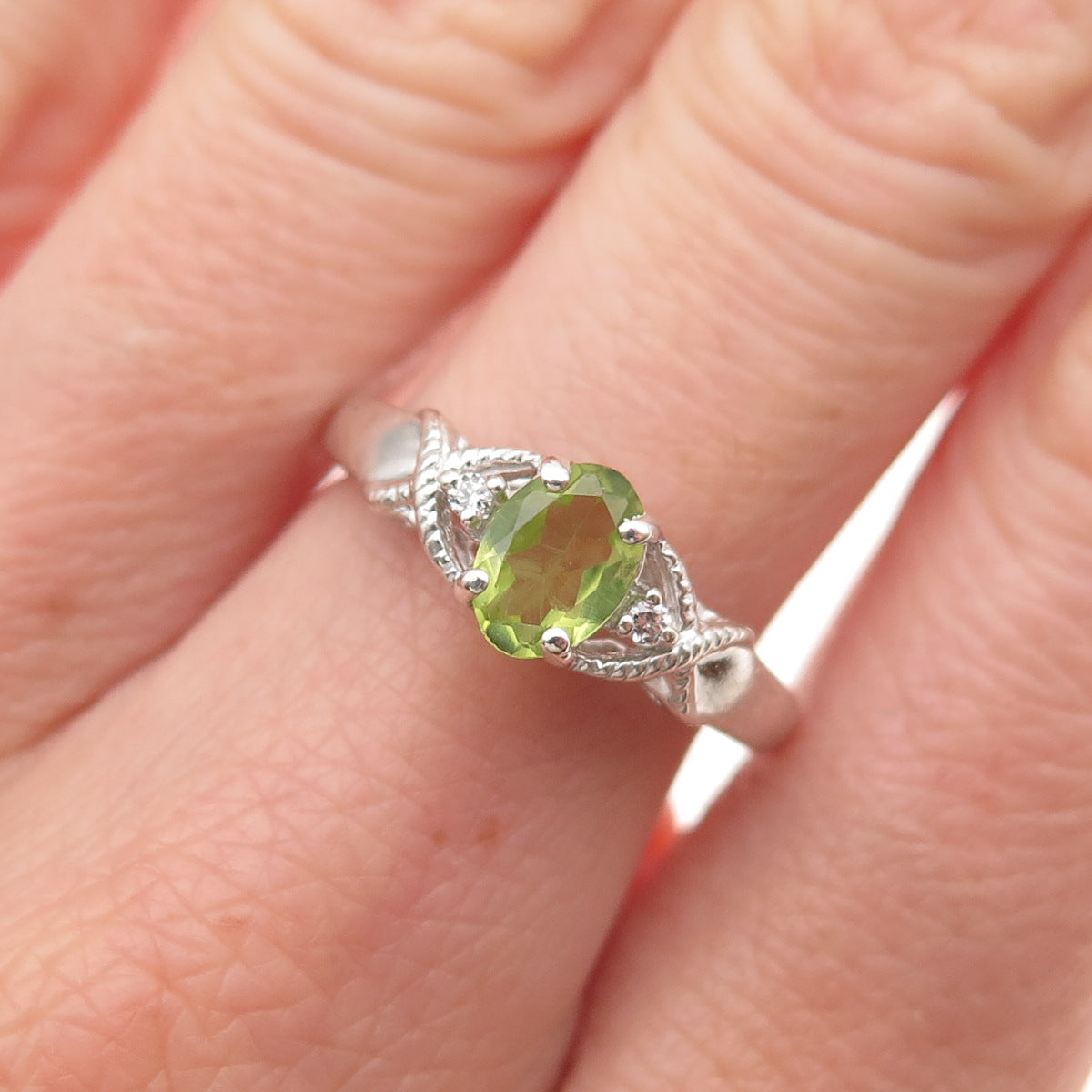 925 Sterling Silver Vintage Real Oval-Cut Peridot & C Z Ring Size 7.25