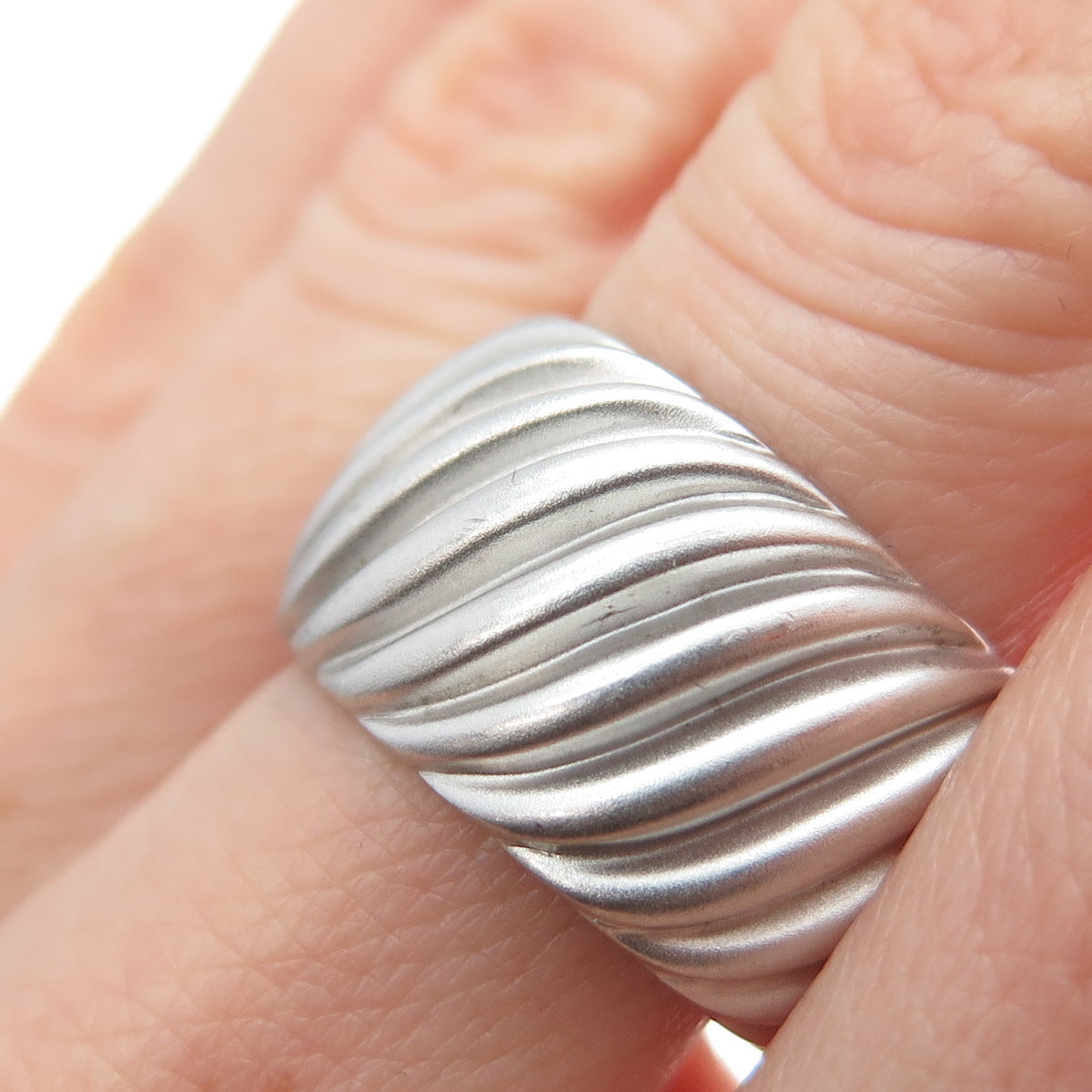 SX SALLY C 925 Sterling Silver Vintage Modernist Wavy Ribbed Band Ring Size 7