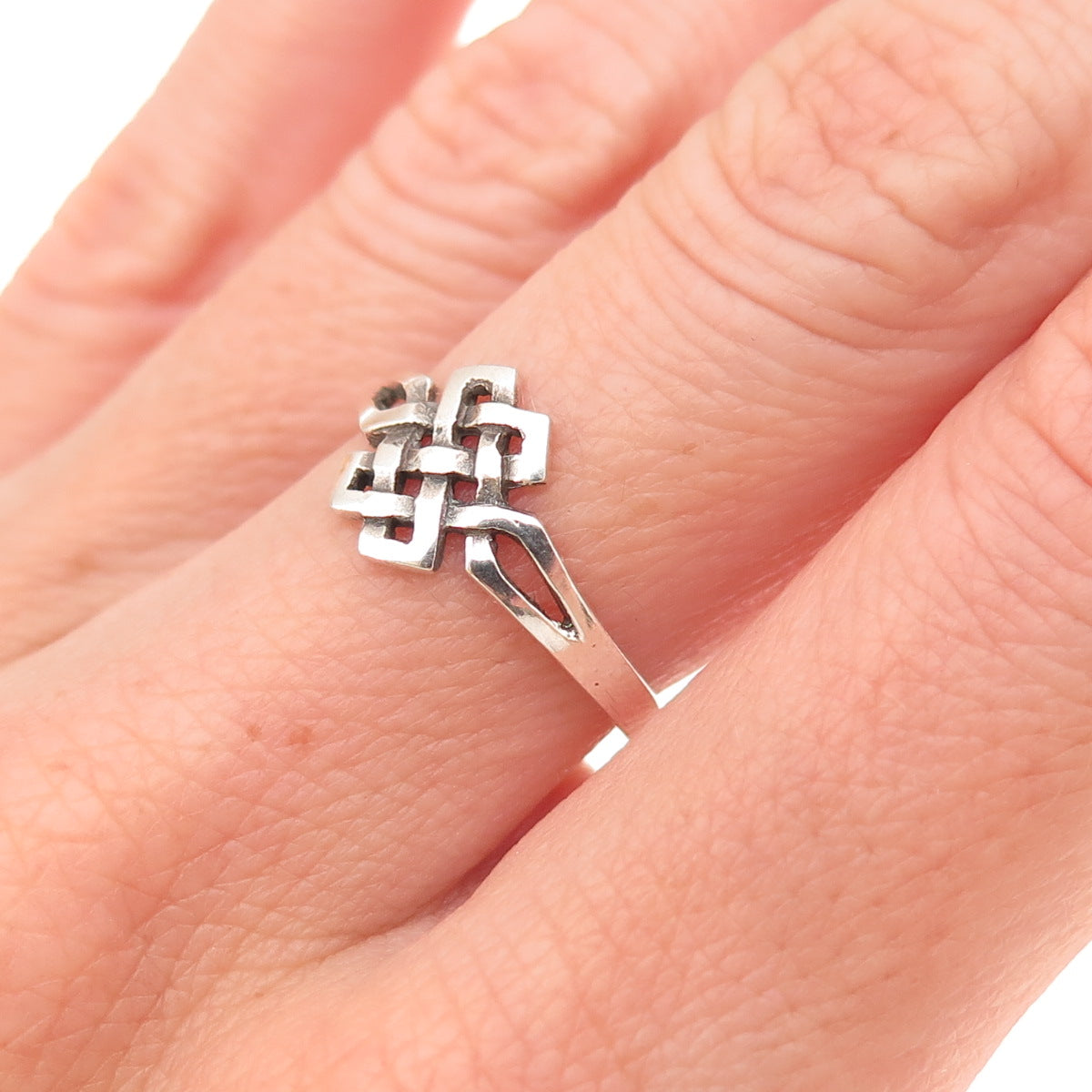 925 Sterling Silver Vintage Celtic Knot Oxidized Ring Size 6.75
