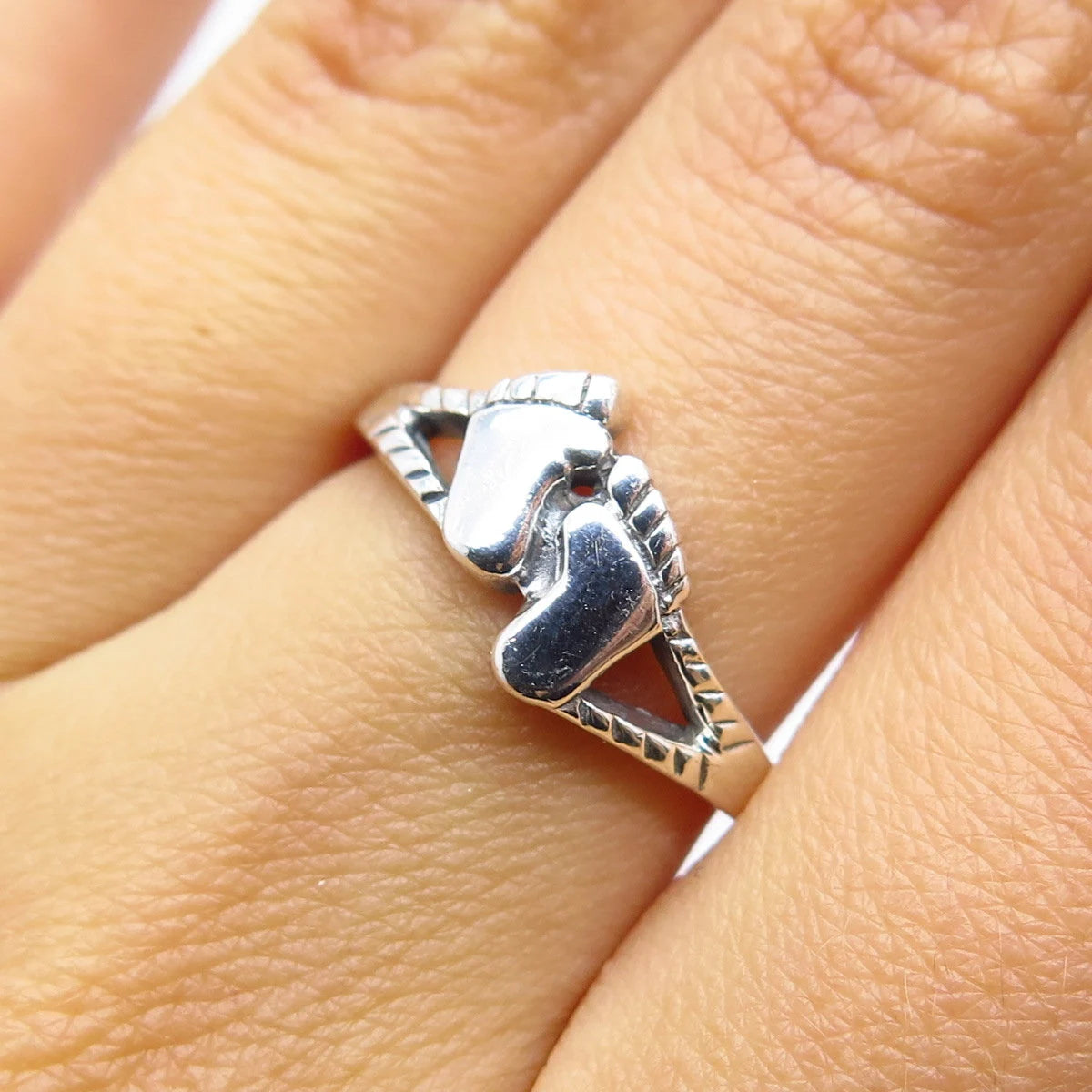 925 Sterling Silver Vintage Footprint Ring Size 5.75