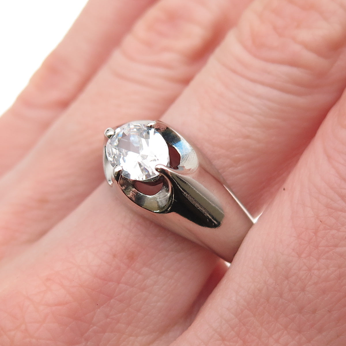 925 Sterling Silver Vintage Oval-Cut C Z Modernist Ring Size 9