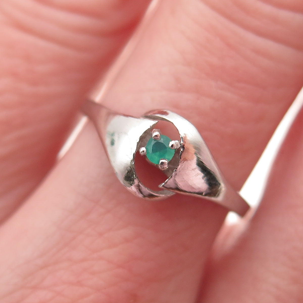 925 Sterling Silver Vintage Real Green Chalcedony Modernist Ring Size 7.25