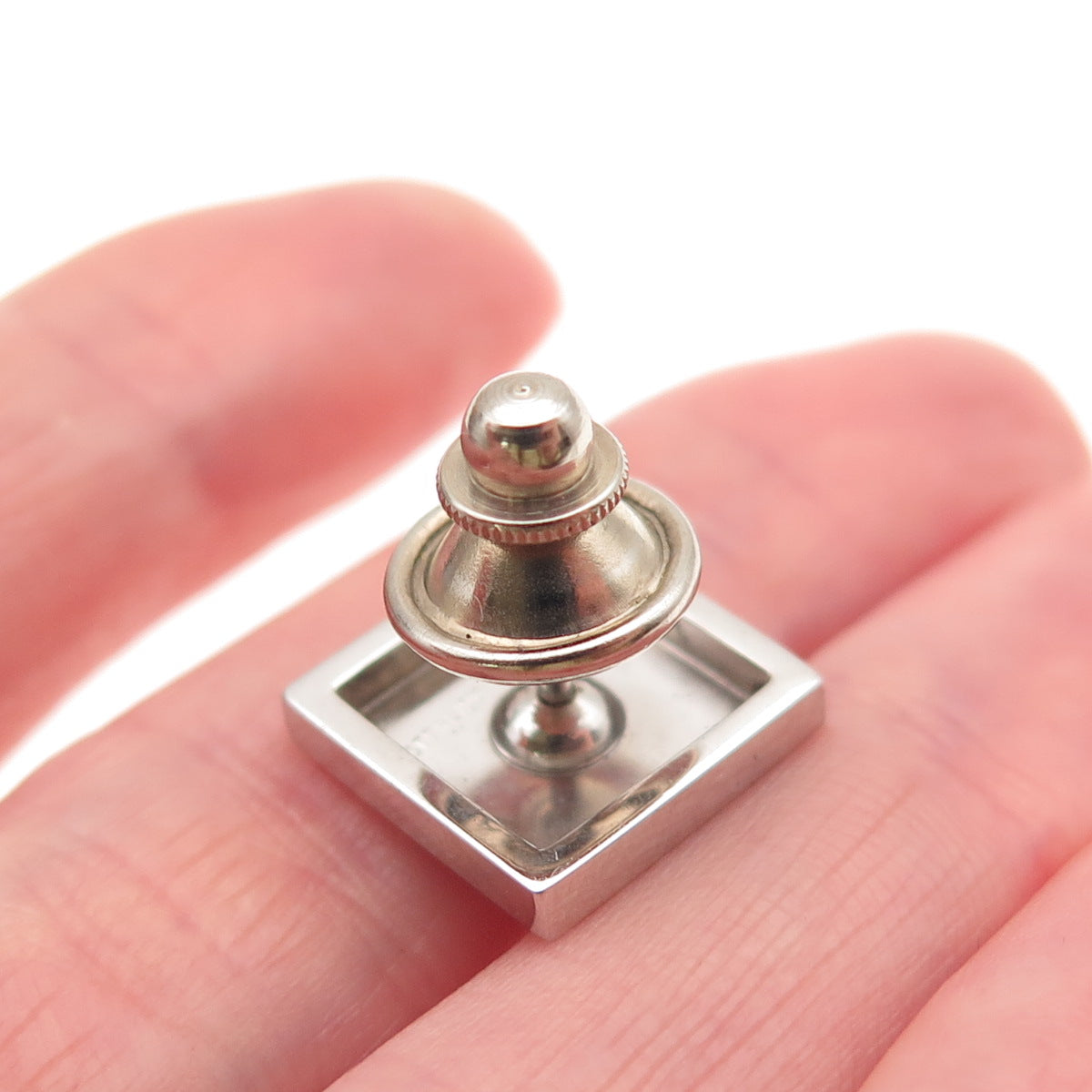 LAMODE 925 Sterling Silver Vintage Diamond-Cut North Star Lapel Pin