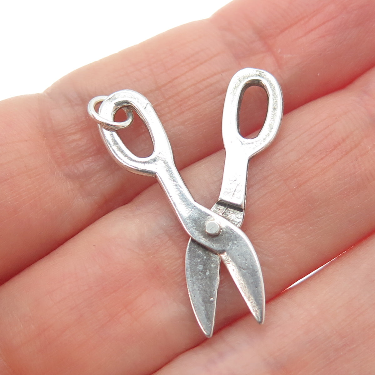 MAISELS INDIAN TRADING Sterling Silver Vintage Movable Scissors Charm Pendant