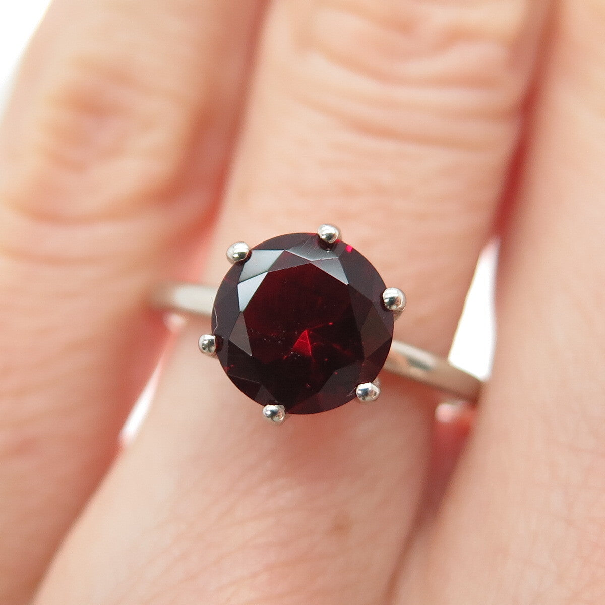 DAZZLERS 925 Sterling Silver Round-Cut Nano Red Garnet Ring Size 6.25