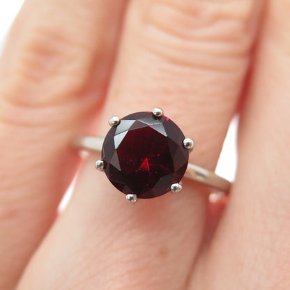DAZZLERS 925 Sterling Silver Round-Cut Nano Red Garnet Ring Size 6.25