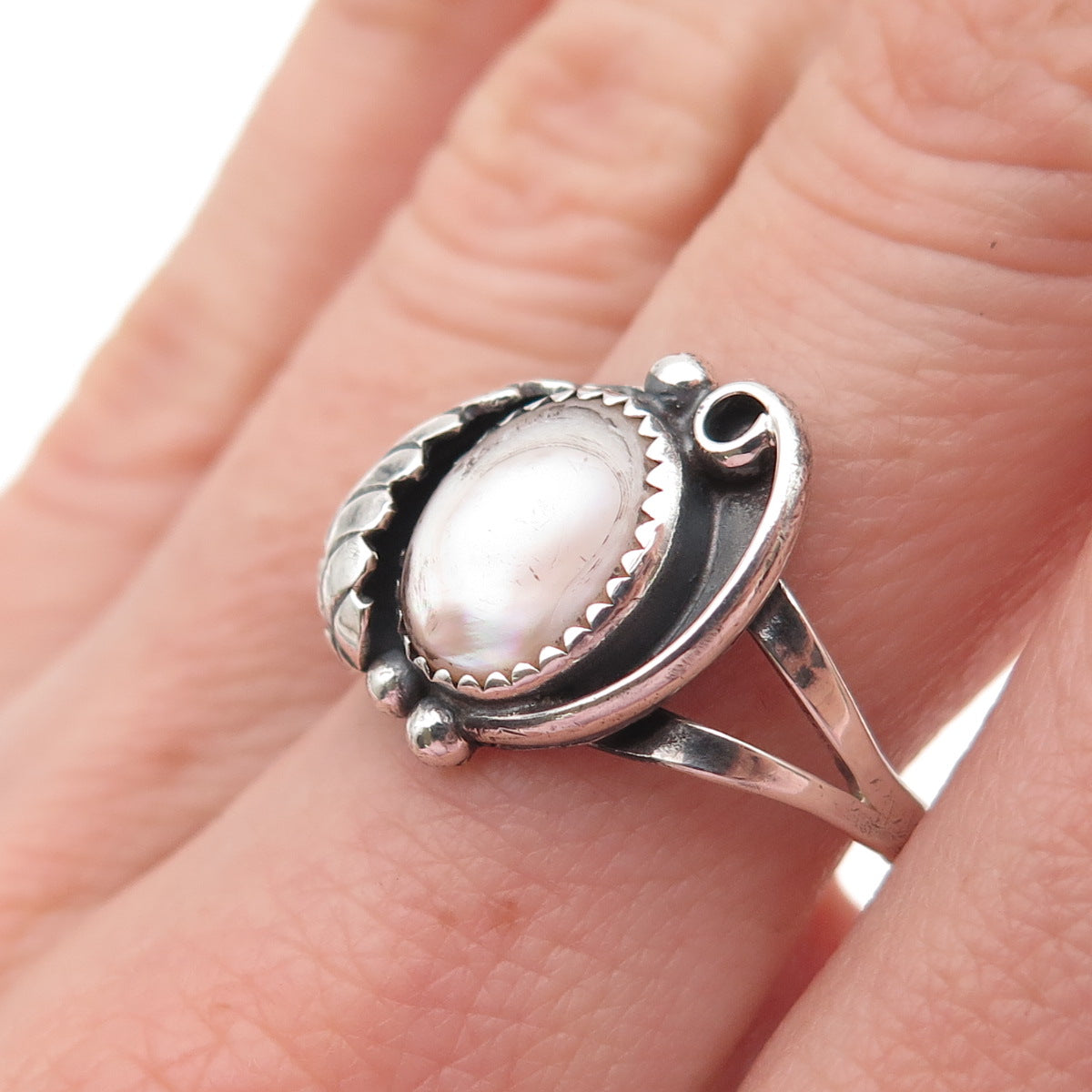 Cecil Ashley Navajo Old Pawn 925 Sterling Silver Vintage MOP Feather Ring Size 8