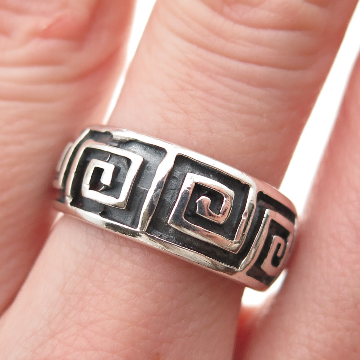 925 Sterling Silver Vintage Spiral Oxidized Band Ring Size 7.25