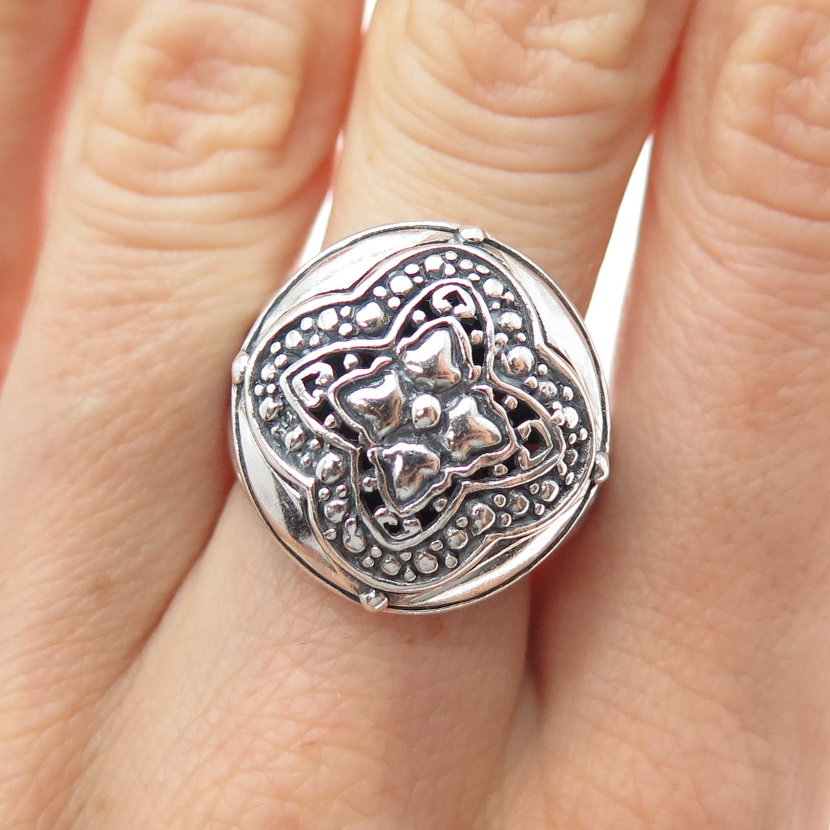 925 Sterling Silver Vintage Flower Granulated Oxidized Ring Size 7.25