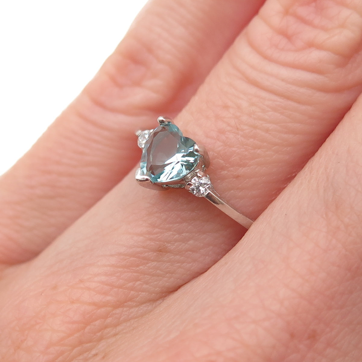 925 Sterling Silver Vintage Blue & White C Z Heart Ring Size 4.75