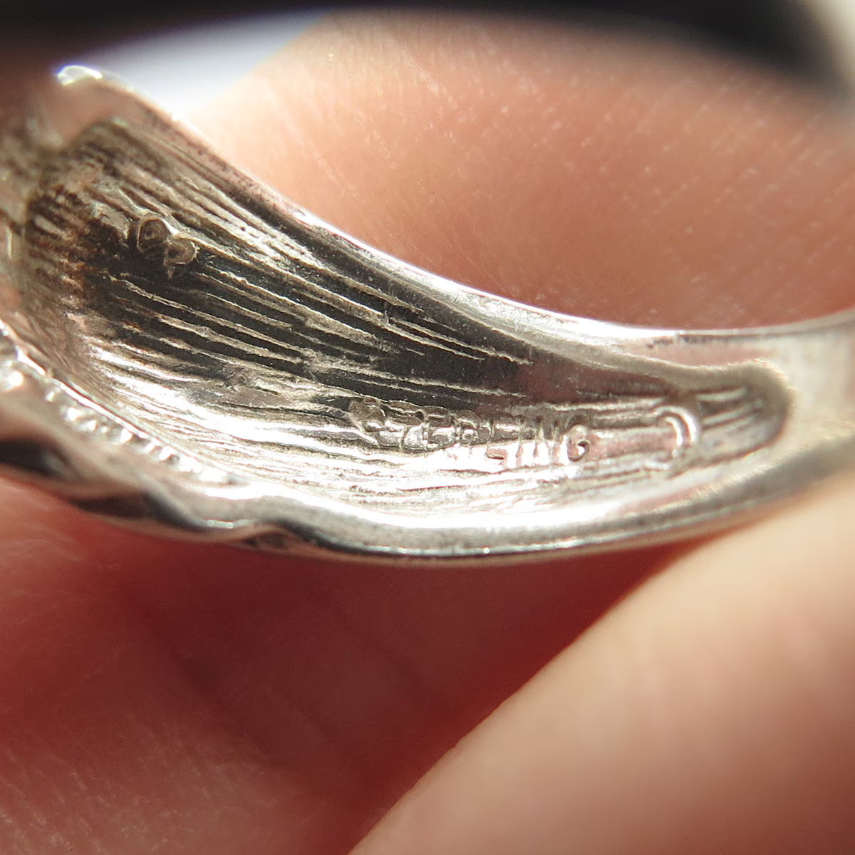 925 Sterling Silver Vintage Ribbed Ring Size 8